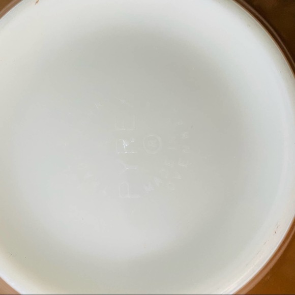 Pyrex | Early American Vintage 4 Qt Cinderella Mixing Bowl - Picture 10 of 13